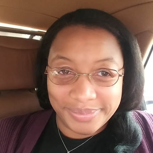 Meet your Posher, Denise - Picture 1 of 1